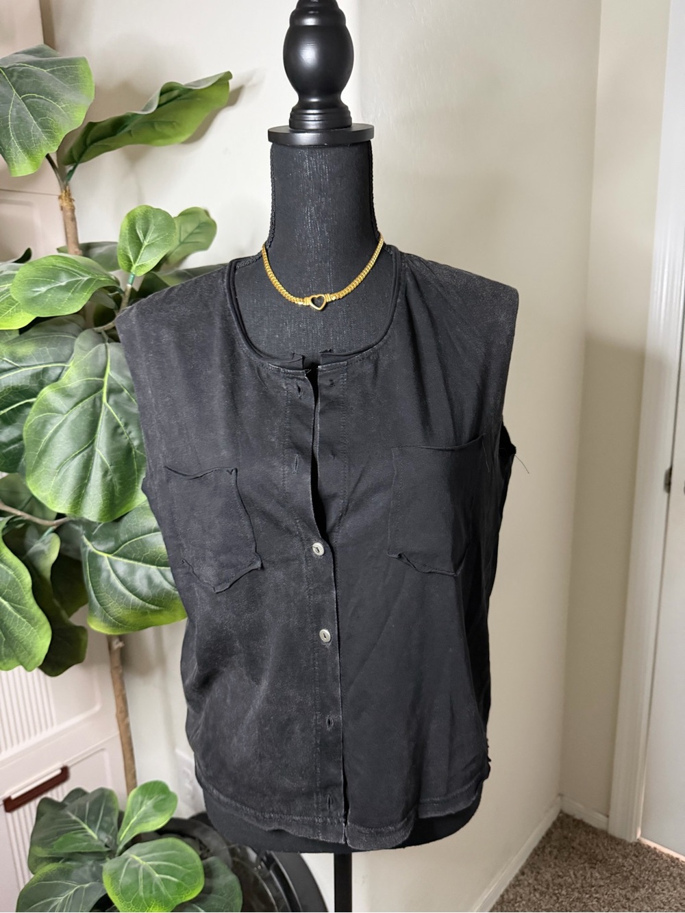 POL Black Sleeveless Button-Front Tank Top